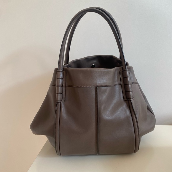 💎Quiet Luxury 💎TOD’s  Leather Hobo Shoulder Tote Bag Taupe (Brown/Gray) - Picture 5 of 11